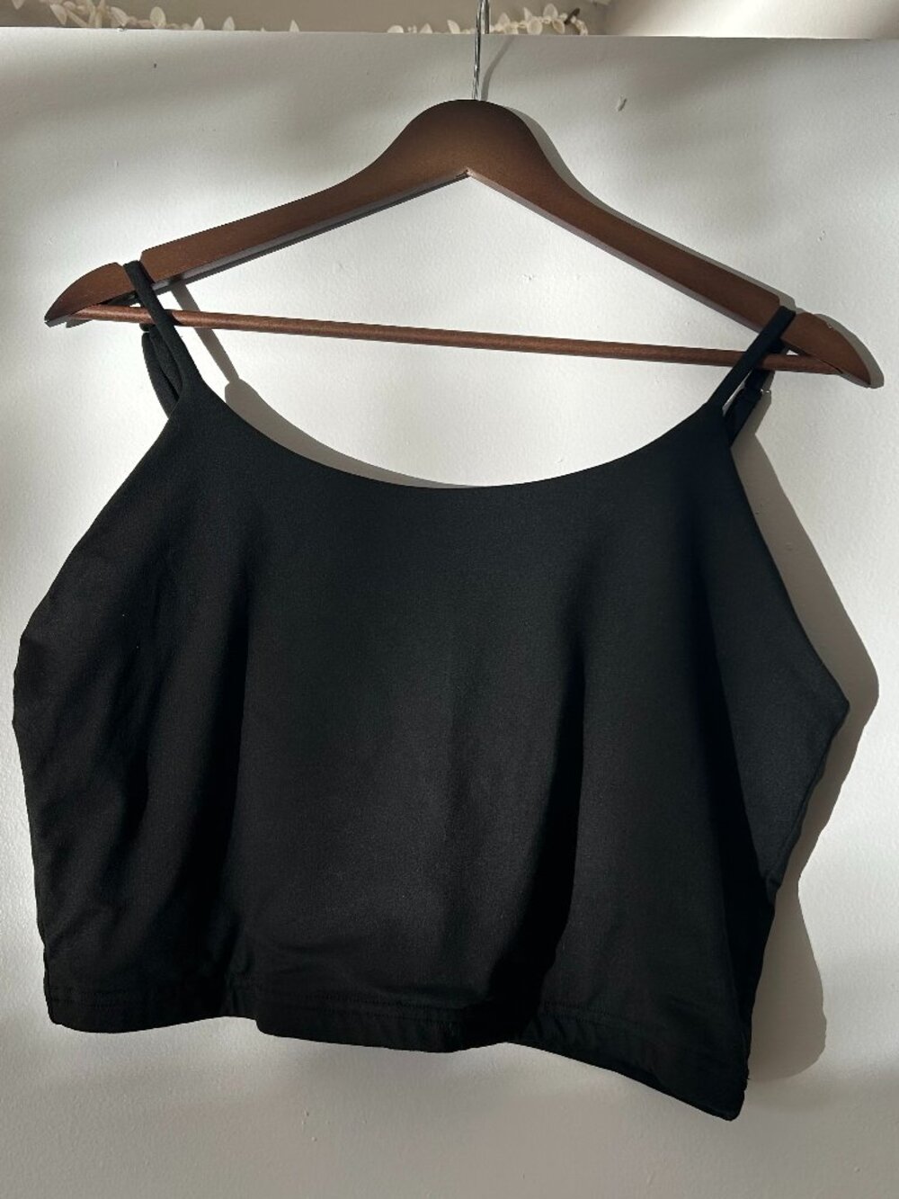 Reoria cami crop top black fits like a Large